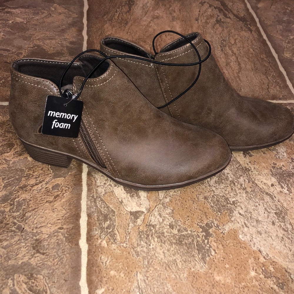 Low heel booties/boots Arizona Jean Company